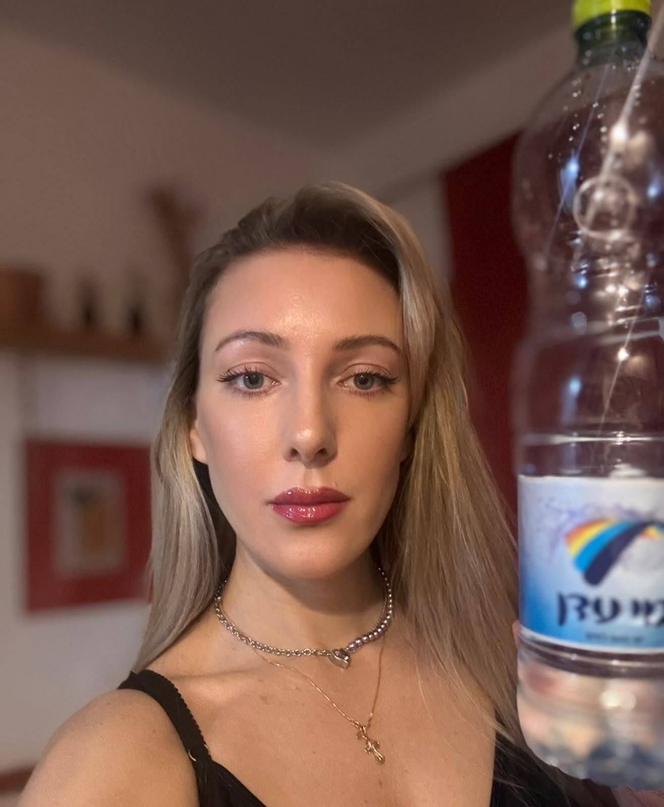 בחורה יפייפיה – בתל אביב