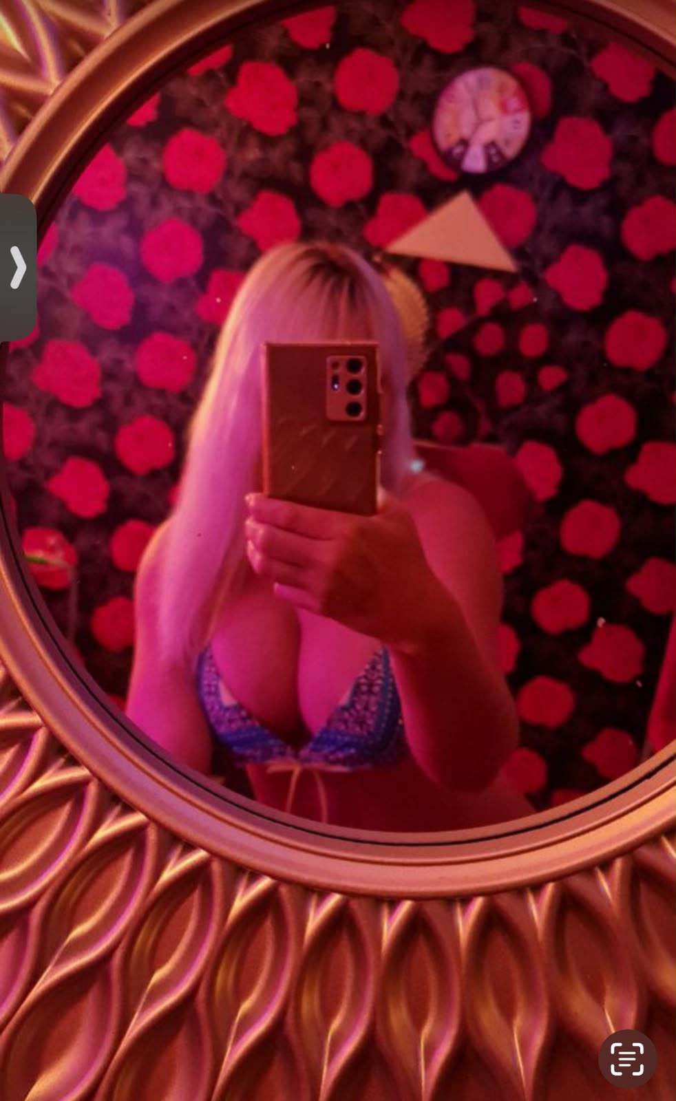 בחורה סקסית מטריפה בבת ים