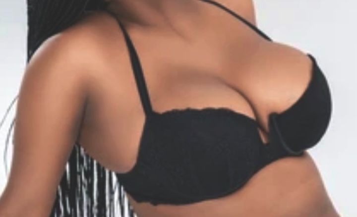 קלי- תיירת מאפריקאית מבנה גוף סקסי-בחיפה